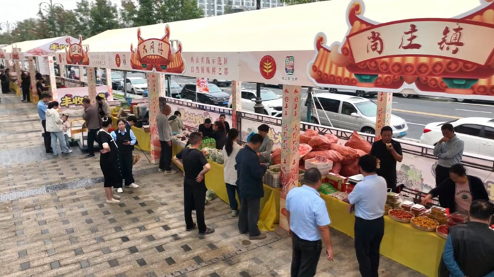 豐收大集燃節(jié)慶 煙火氣里話增收